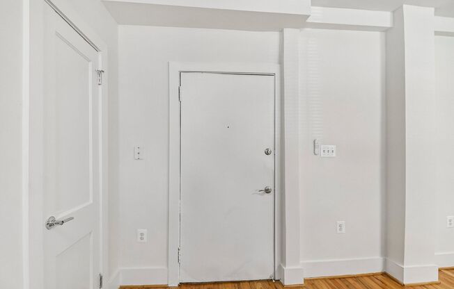Studio, 1 bath, 450 sqft, $1,792, Unit 811-B7
