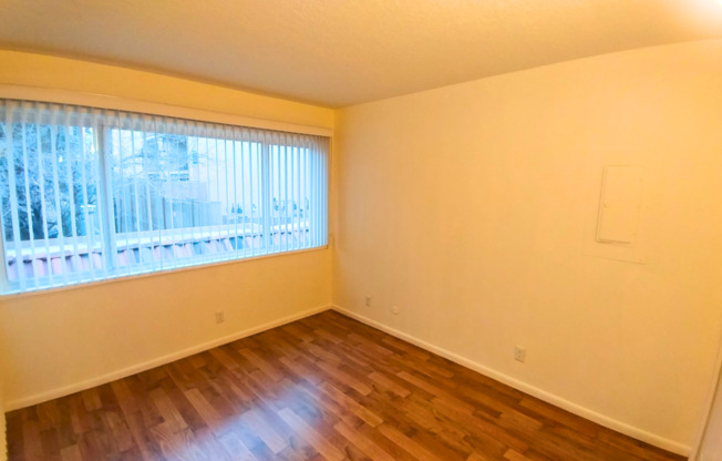 2 beds, 1 bath, 810 sqft, $1,095, Unit 12-C