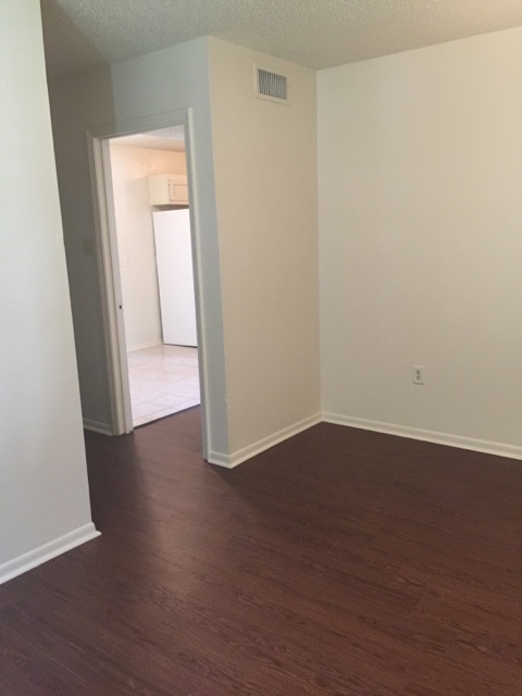 2 beds, 2 baths, 1,000 sqft, $975, Unit 8361-A