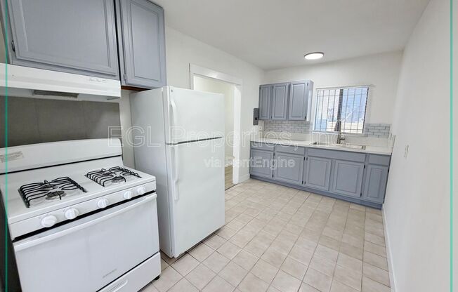 2822 12 AVE