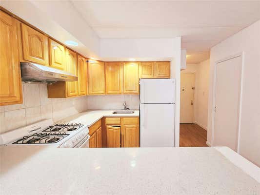 2 beds, 1 bath, $2,100