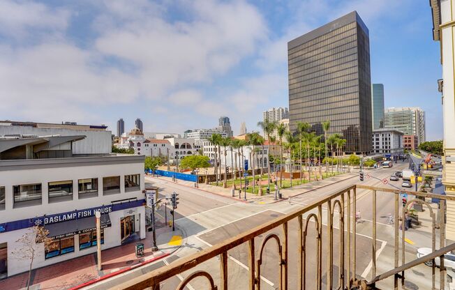 1 bed, 1 bath, 726 sqft, $2,350, Unit 1023-304