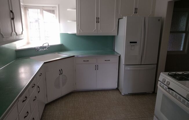 2 beds, 1 bath, $3,500