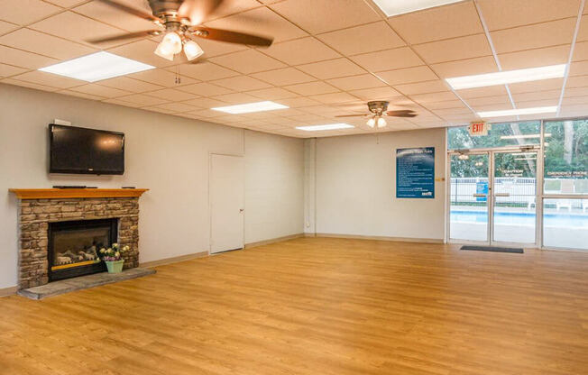 Ridge Oaks  apartments clubhouse