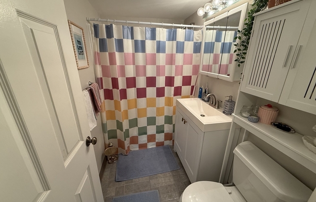 2 beds, 2 baths, 996 sqft, $2,800, Unit 33C