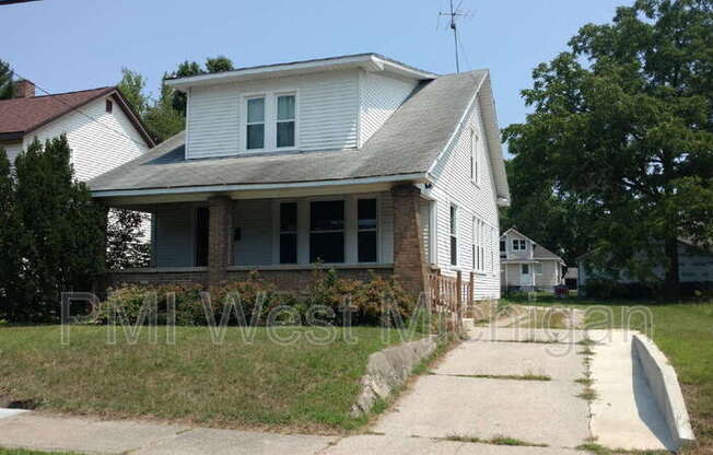 2124 EASTERN AVE NE