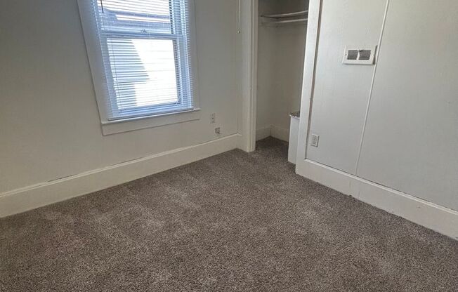 3 beds, 1 bath, $1,575, Unit 137