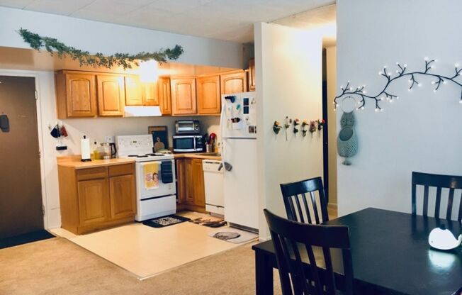 2 beds, 1 bath, 947 sqft, $2,375, Unit 02