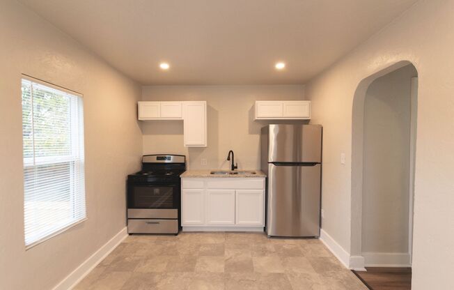 1 bed, 1 bath, $725, Unit Unit B