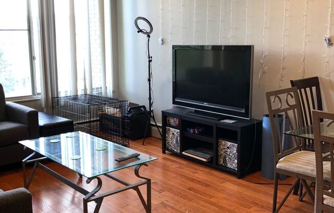 2 beds, 1 bath, 768 sqft, $2,375, Unit 330