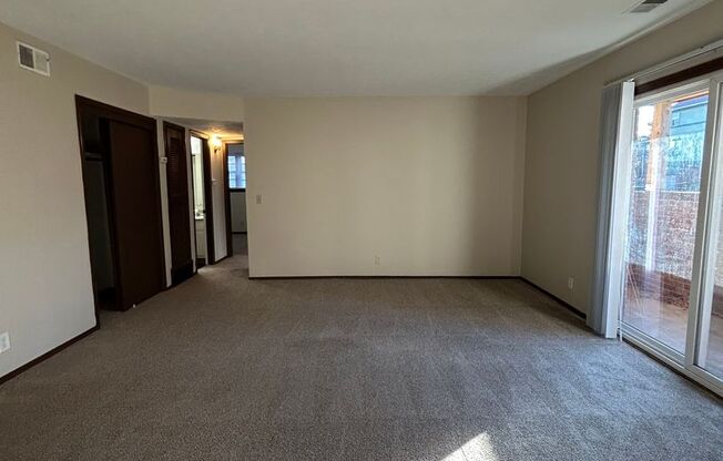 2 beds, 1 bath, 1,000 sqft, $960, Unit #2