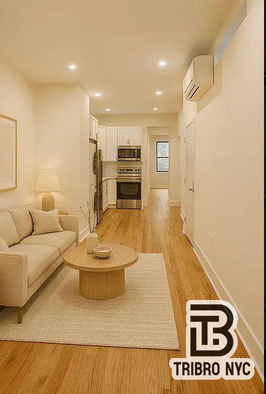149 E 116 ST