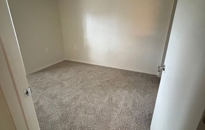 2 beds, 1 bath, 842 sqft, $1,444, Unit 28-B06 Davis 2 BD