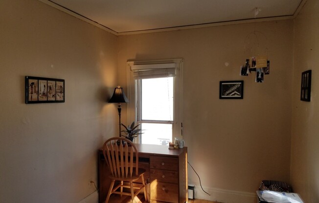 3 beds, 1 bath, $3,600, Unit 02