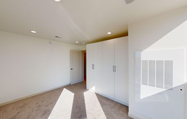 3 beds, 2 baths, 1,111 sqft, $1,440, Unit 6009 - 304