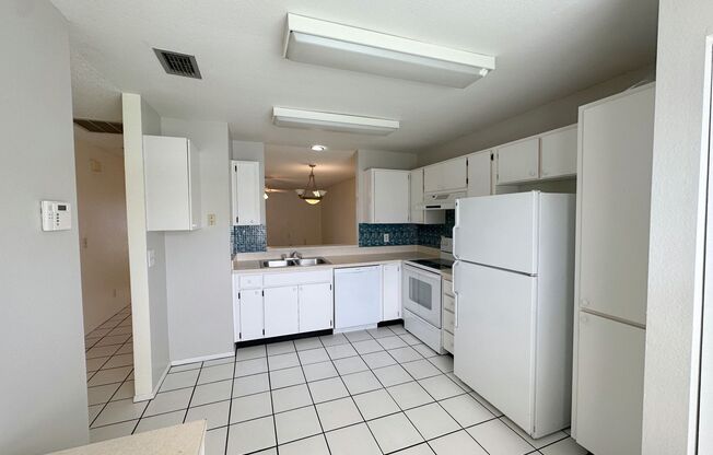 Quaint 2BR/2BA Citrus Park End Unit Condo in Hampton Park