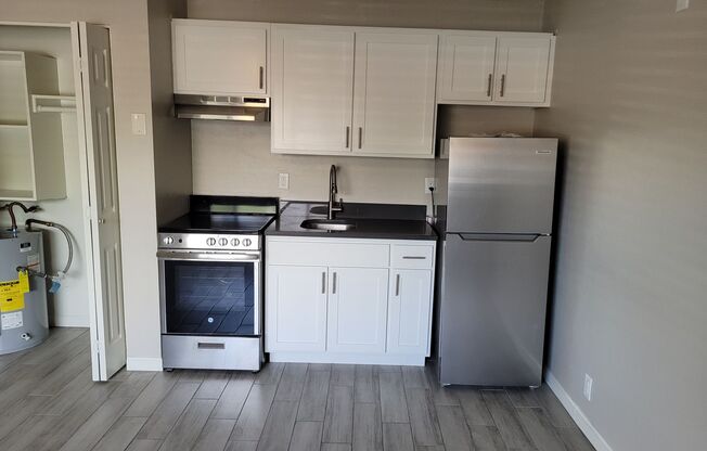 Studio, 1 bath, 475 sqft, $825, Unit Unit 29