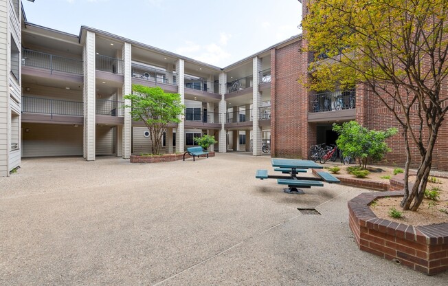 UT PRE-LEASE: Large 3 bed/2 bath Centennial Condos unit. Just steps from UT Campus!