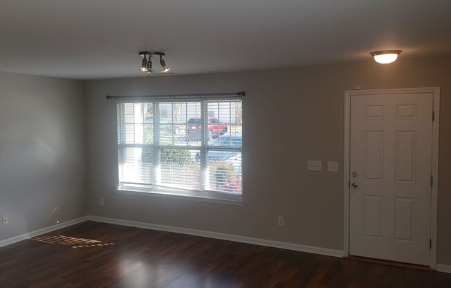 Wonderful 2br/2.5ba townhome near downtown Apex! Available July 15th!