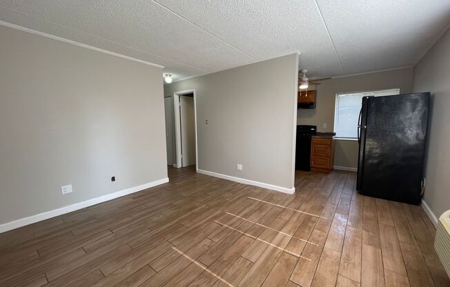 2 Bedroom and 1 Bath Condominium.  Conveniently located near UTK campus