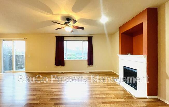 1816 SE WATER LILY ST