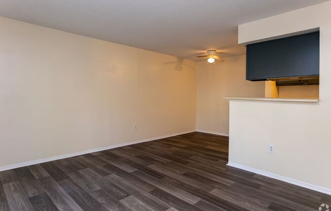 1 bed, 1 bath, 610 sqft, $1,015, Unit 5841-03