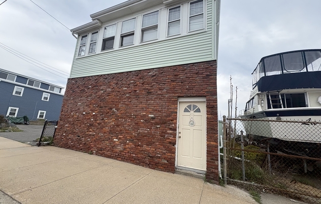 573 SHIRLEY ST