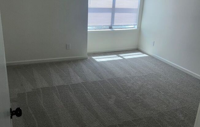 3 beds, 2 baths, 1,250 sqft, $1,600, Unit 711