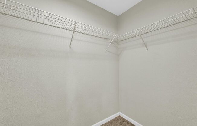 3 beds, 3 baths, 1,022 sqft, $1,369, Unit 13-302