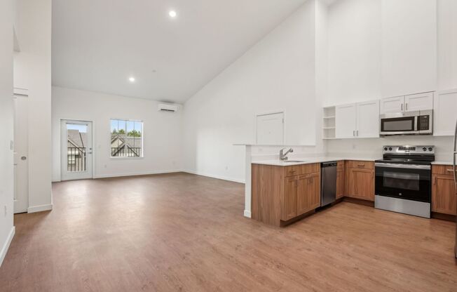 3 beds, 2 baths, 1,329 sqft, $2,199, Unit 67