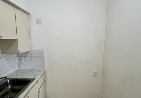 401 SW 8 CT