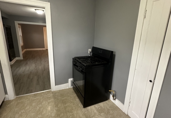 3209 W 115 ST
