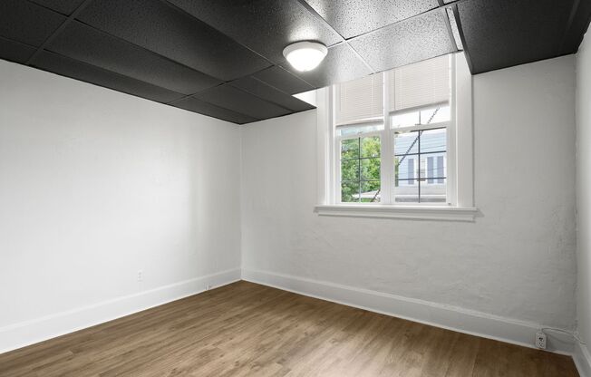 1 bed, 1 bath, 800 sqft, $849, Unit 109 W Lincoln Avenue #13