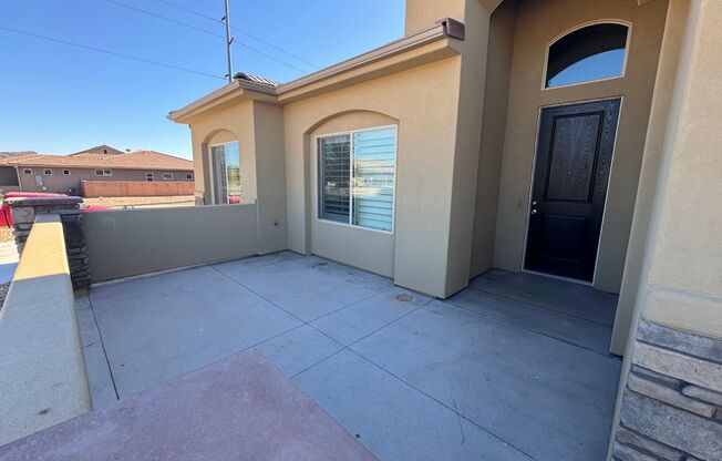 3 Bedroom Upgraded Home - Extra parking!