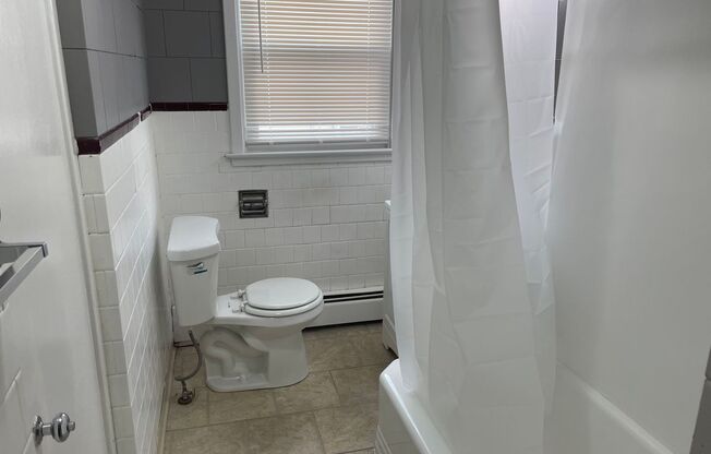 1 bed, 1 bath, $1,175, Unit Unit 2R