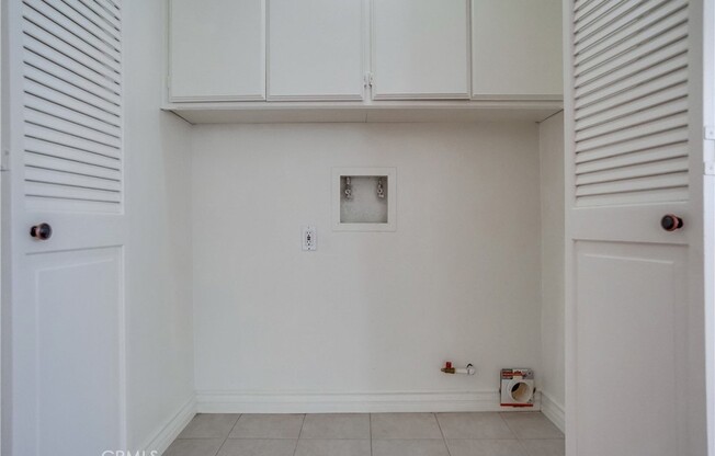 952 W 18 ST