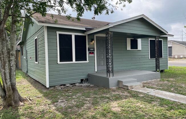 1/2 months free rent off-for ASAP Move-ins only-Freshly Updated Corner Home with Detached Garage – Move-In Ready!