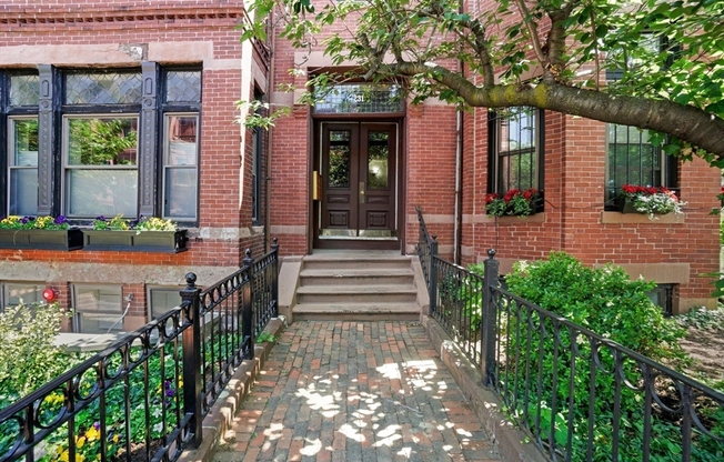 231 W NEWTON