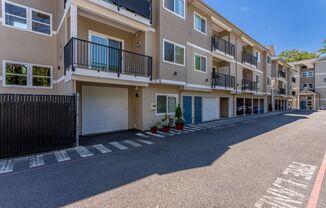 Avaya at Town Center Apartments