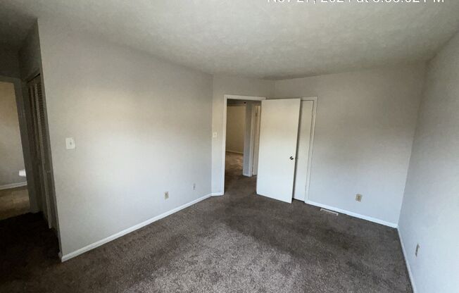 3 beds, 1.5 baths, $1,000