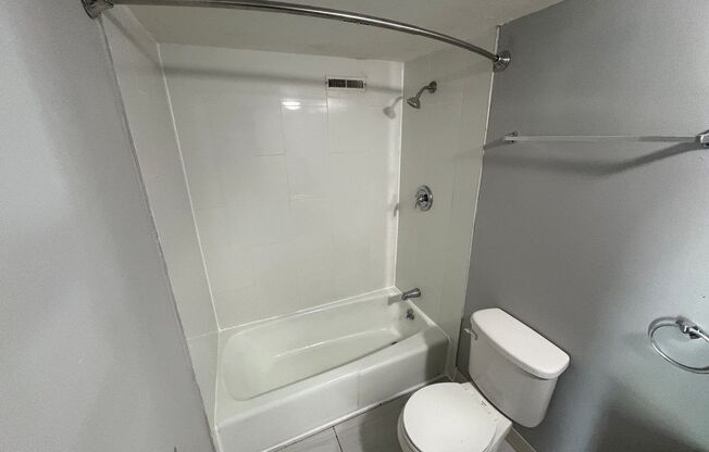 1 bed, 1 bath, 802 sqft, $775, Unit #23