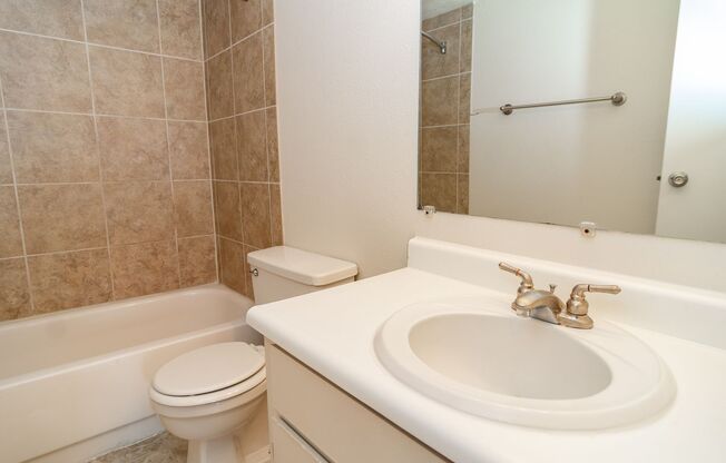 1 bed, 1 bath, 598 sqft, $955, Unit 28U-1D