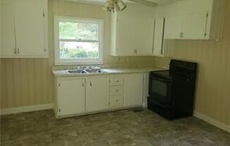 3 beds, 1 bath, $1,150