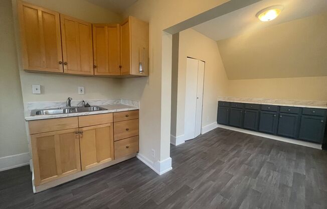 2 beds, 1 bath, 1,300 sqft, $1,470