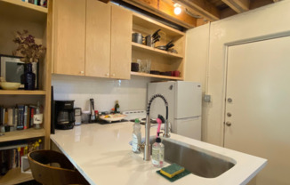 Studio, 1 bath, 350 sqft, $950, Unit 108