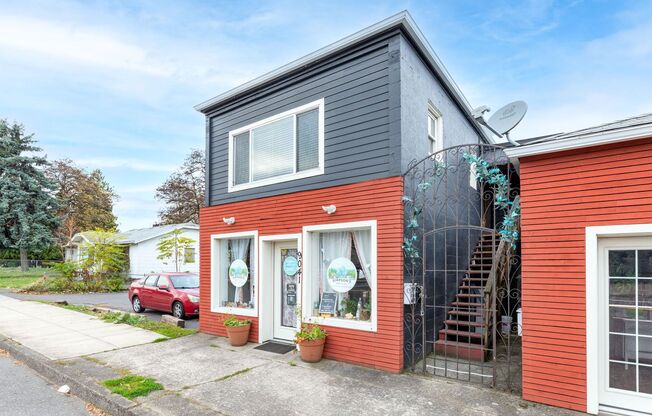 9041-9049 NE Sandy Blvd