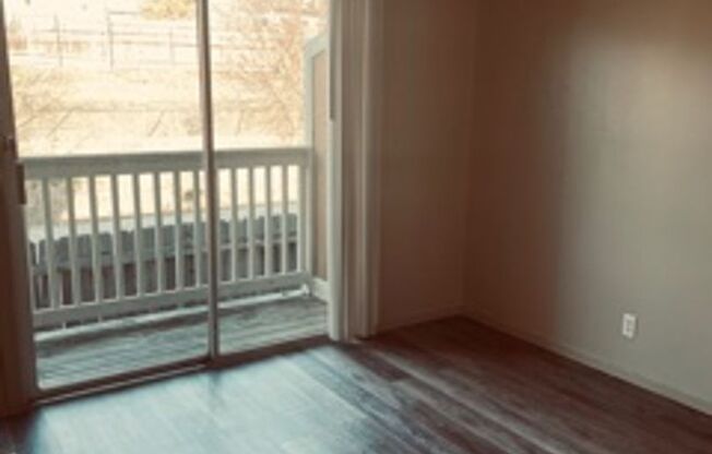 3 beds, 2.5 baths, $1,995, Unit Unit C