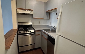 2 beds, 1 bath, 725 sqft, $2,700, Unit 4