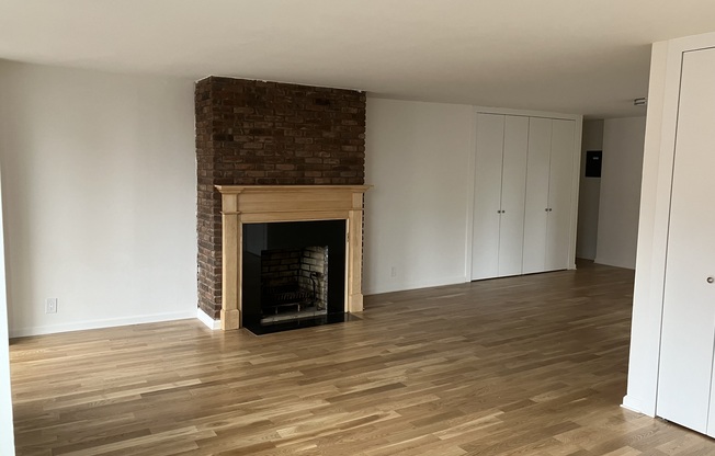 2 beds, 2.5 baths, $8,850, Unit 19D