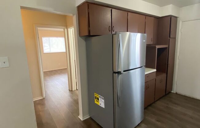 3 beds, 1 bath, 950 sqft, $1,595, Unit Unit 4